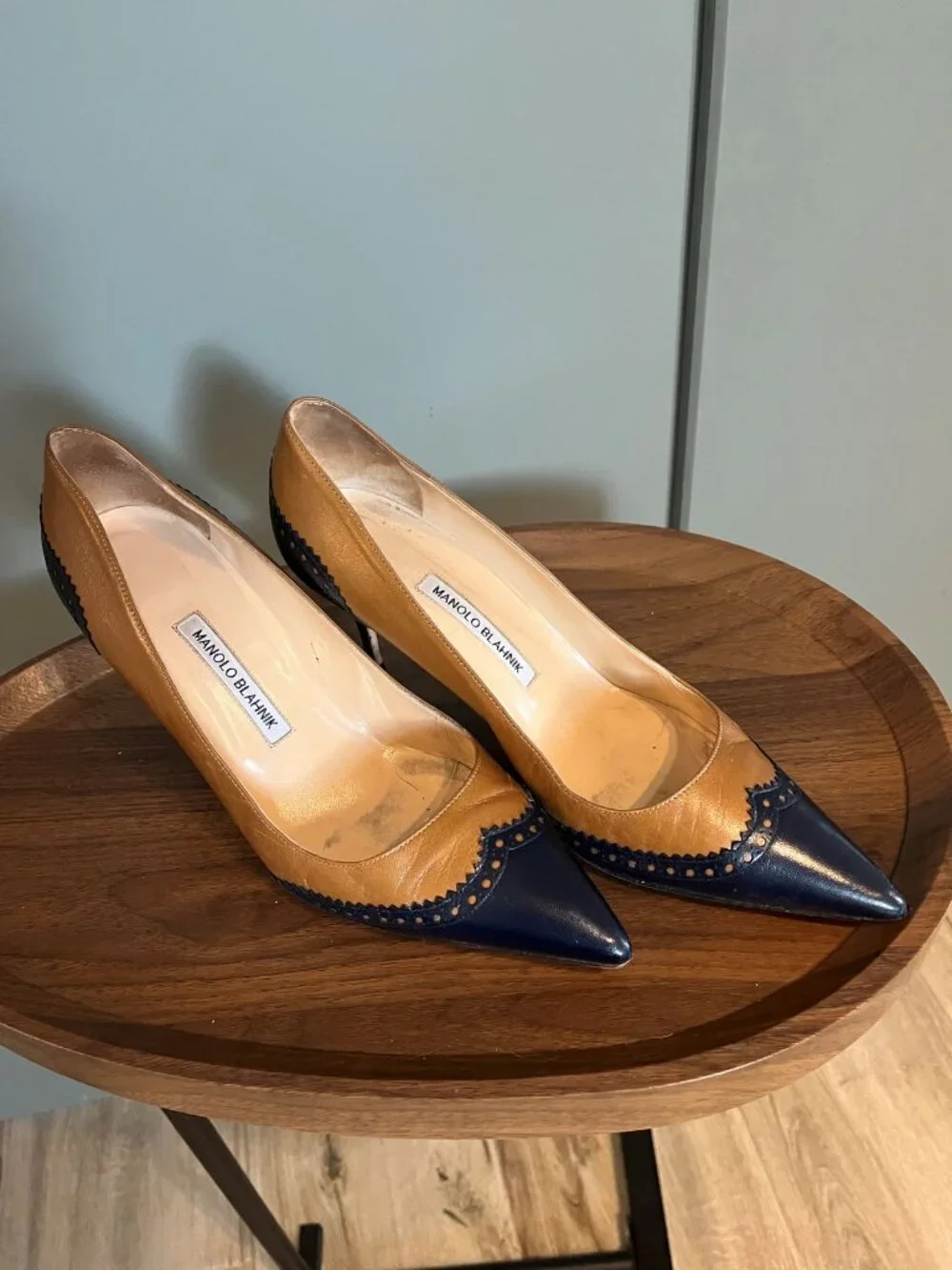 Manolo Blahnik Ancor Spectator Pumps Sz 41.5 11.5 USA blue & camel pointy toe